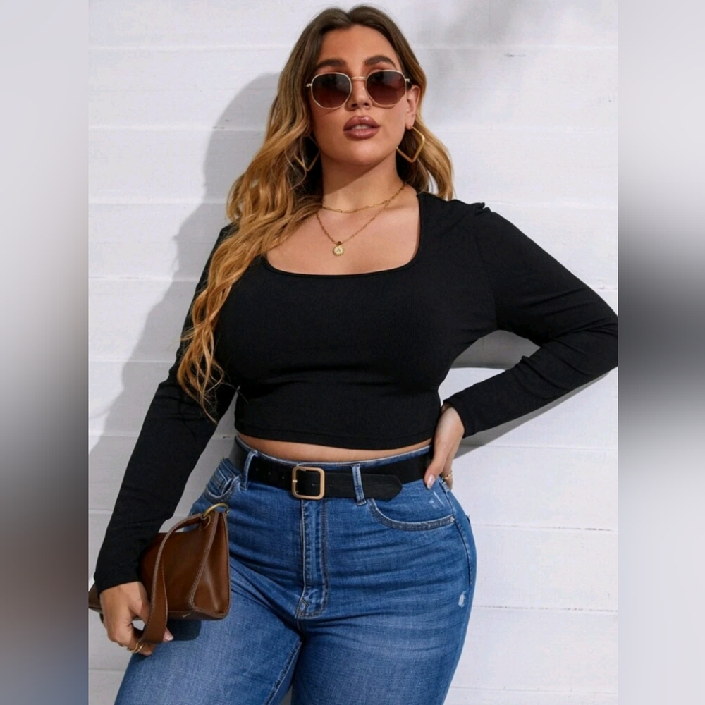 Plus Squared Neck Crop Tee